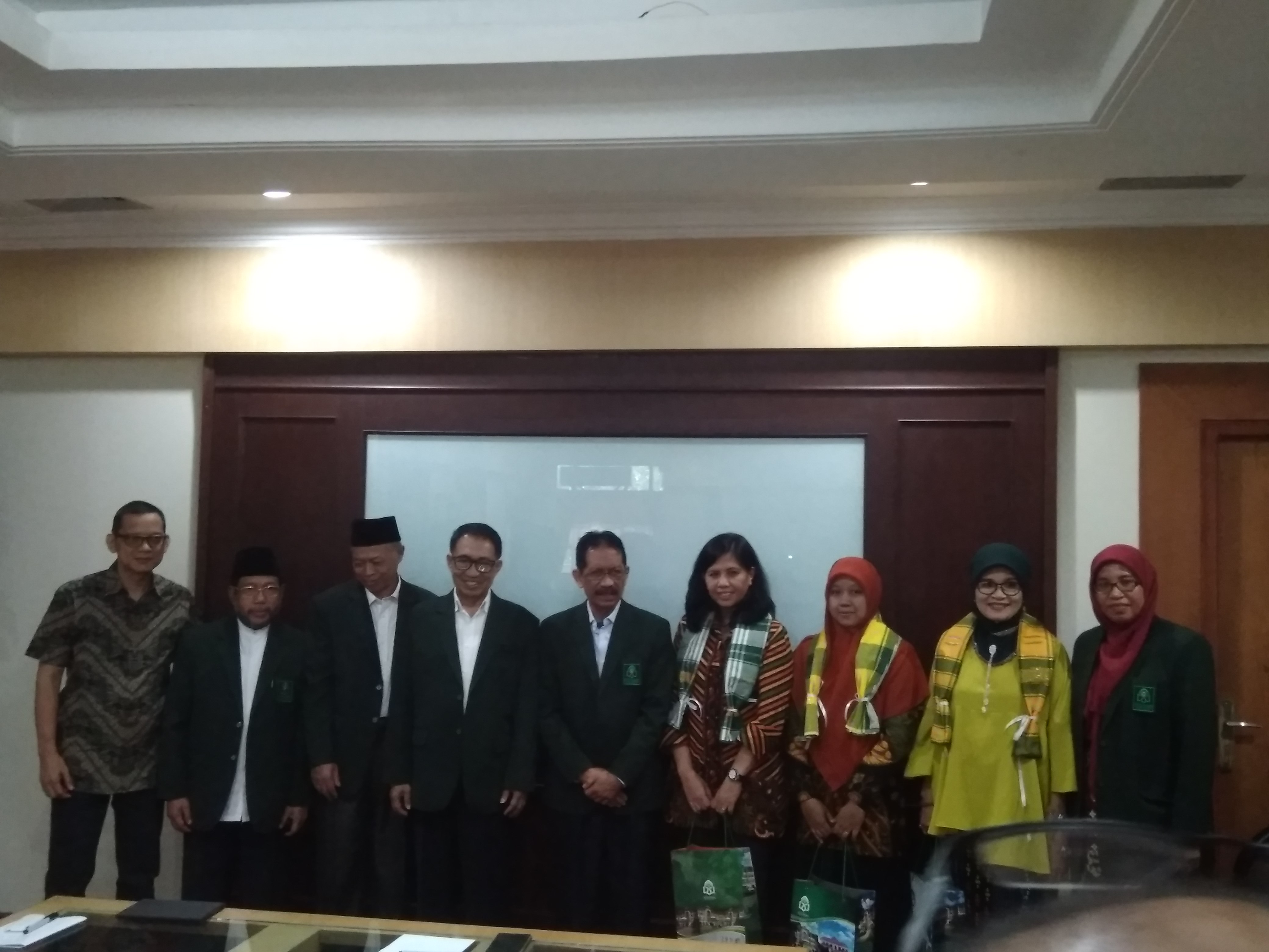 Gambar Tim Asesor Jurusan Keperawatan UIN Alauddin Disambut Tarian Khas SulSel